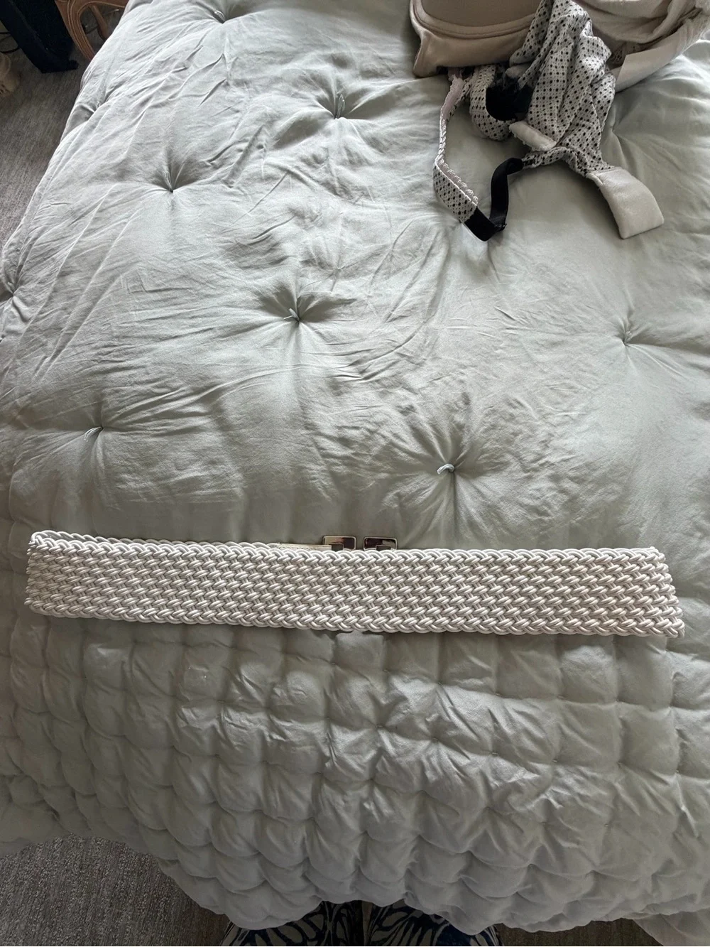Woven Elastic Waist Belt in white with Silver Buckle